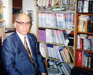 ▲自宅書斎にて。1992年前後。