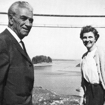 ▲在りしのアダムスキー氏と筆者のポマロイ女史