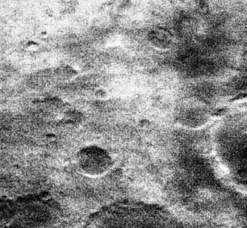 ��1965�N7��15���A�}���i�[4���ɂ���ĎB�e���ꂽ�ΐ��\�ʂ̎ʐ^�BcNASA