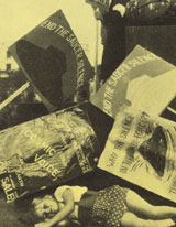▲“円盤黙殺”をやめさせようとして、当局に対するデモが広く起こった。 写真は、1958年にロンドンでデモ行進したイギリスのU FO研究グループ。 彼らはイギリス空軍に、円盤現象の存在を認めさせようとした。
