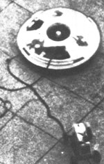 ��1959�N�Ƀt���[�̃J�����}���A�W���b�N�E�W���b�W���B�e�����~�Ռ^�q��@�B