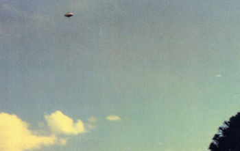 ��1978�N11��15���ߌ�4������A�u���W���̃S���X�B�C�p�}���ŎB�e���ꂽ�t�e�n�B�B�e�ҕs�ځB